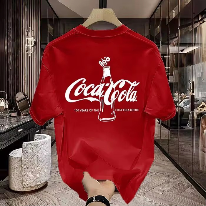 Streetwear Brand Red Logo - Czerwona Klasyczna Koszulka z Logo Sody